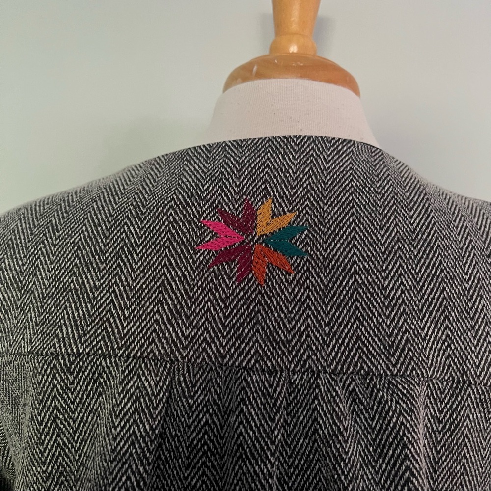 NWT NEW THML Gray Black White Herringbone Dress with Colorful Design Size M - Picture 7 of 11